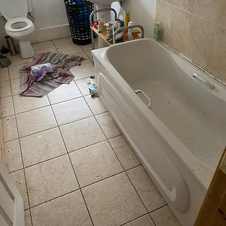 Patio 3 Apt Chapel Lane روسكومون